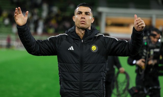 赛事直播-仅6.1分！41岁C罗第35次失点 空门离谱踢偏+4射0球 伤退或缺阵2周