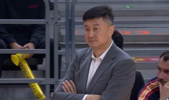 开云电竞国际版-就这怎么冲冠？2场硬仗狂输71分，广东暴露短板，杜锋需做4点调整