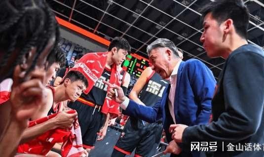 不容易！56岁老帅，3年3次“下课”，如今再度掌印，率队打进前8