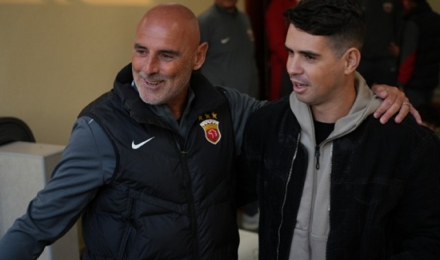 赛事直播-前海港外援奥斯卡在多哈探班海港，并观看球队与泽尼特的热身赛