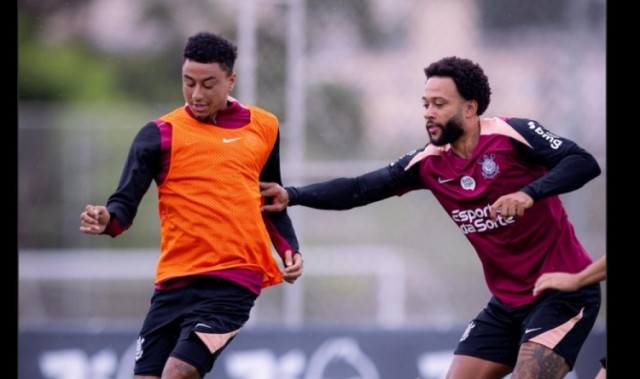 重聚！曼联球迷号社媒晒德佩、林加德在科林蒂安训练照片