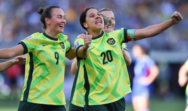 赛事直播-4-0！女足亚洲杯最大惨案诞生：8强已定2席，两队给中国队出难题|澳大利亚女足|伊朗|韩国女足|澳大利亚|伊朗女足_新浪体育_新浪新闻